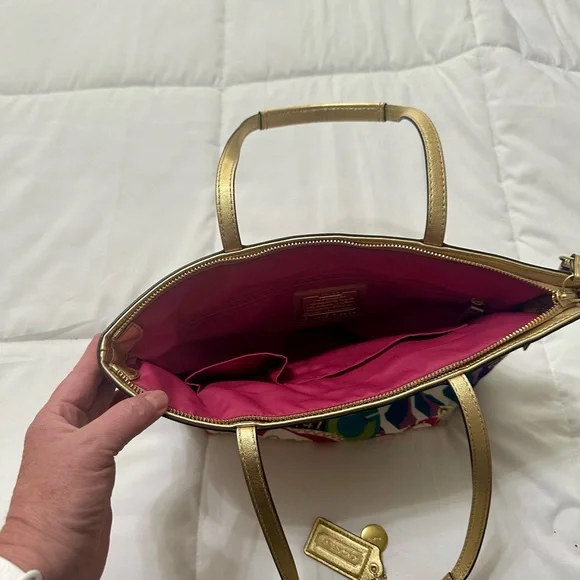 Coach Poppy Tote - Picture 2 of 3